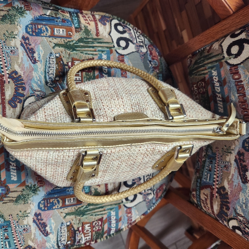 Purse - Picture 4 of 9